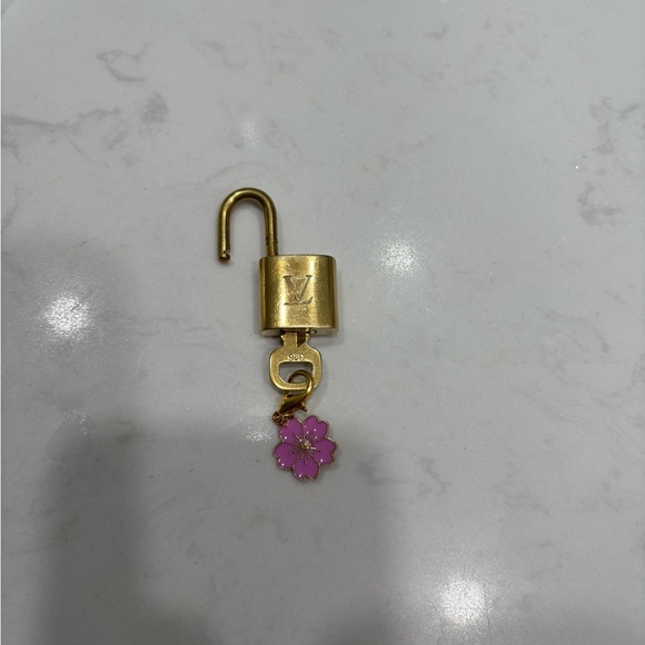 Louis Vuitton Gold and Pink Flower Keychain - Picture 4 of 6